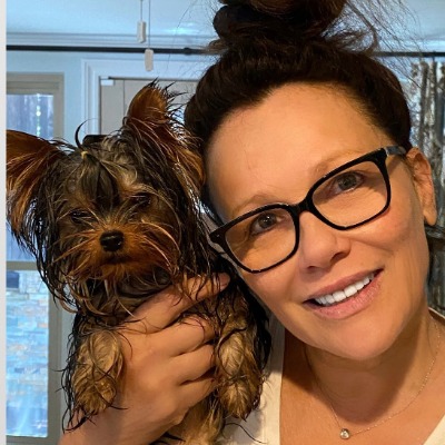 Cheri Steinfeld holding Hailee Steinfeld's pet dog, Trennie Martini.